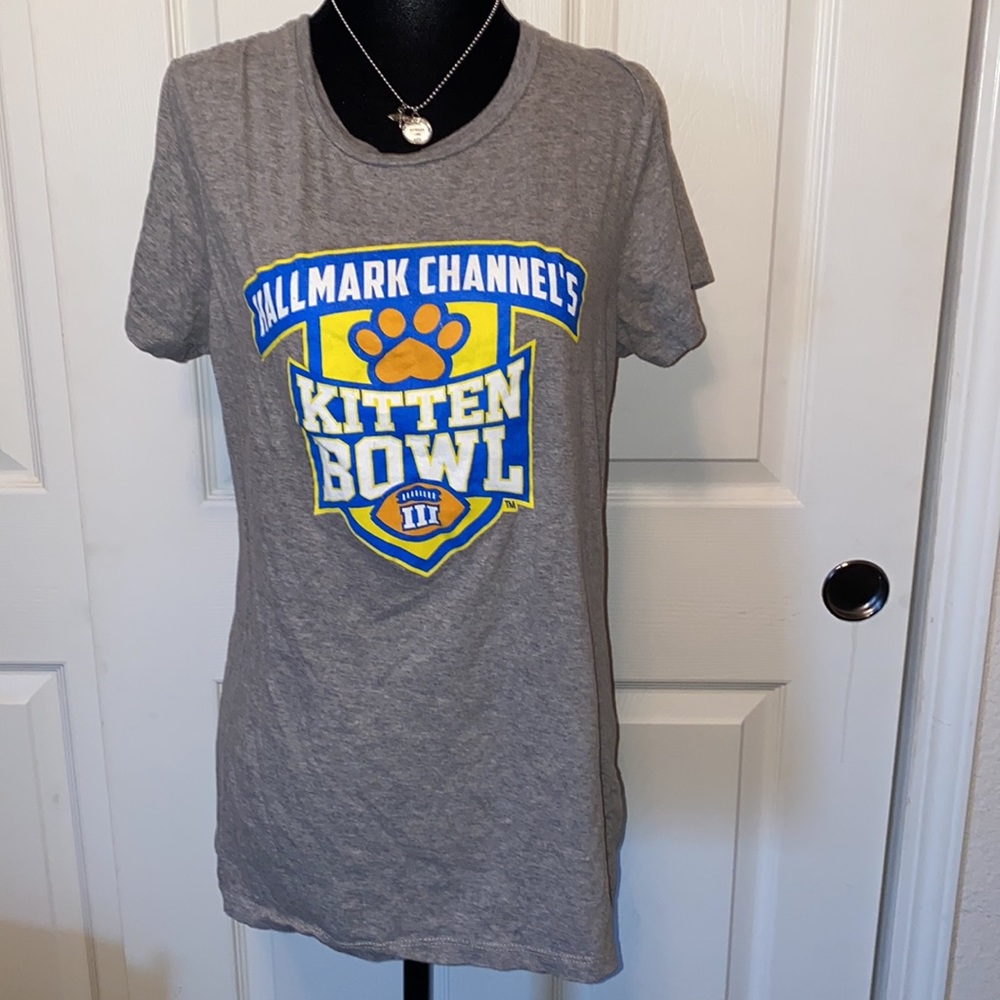 District Made- Gray Kitten Bowl T -Shirt